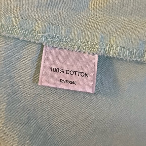 VAN HEUSEN Pale Green Button down! Size M - Picture 7 of 9